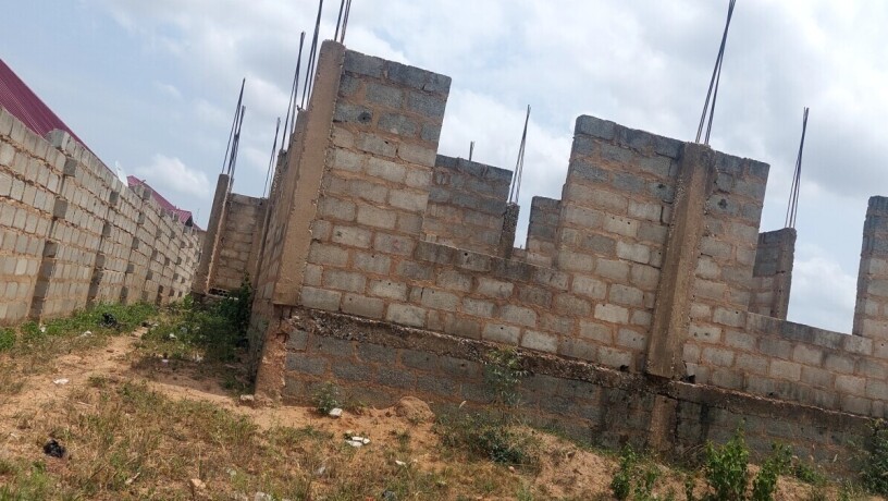 Uncompleted 3unit Apts 2bedroom Each